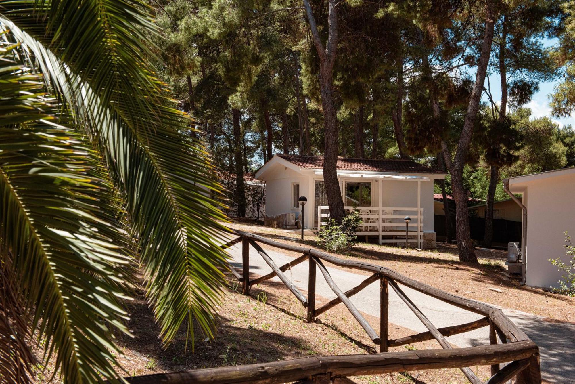 Villaggio Camping Punta Lunga ヴィエステ エクステリア 写真